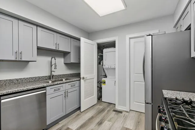 $259,900 | 1311 Kingsbury Drive, Unit E, Hanover Park, IL 60133