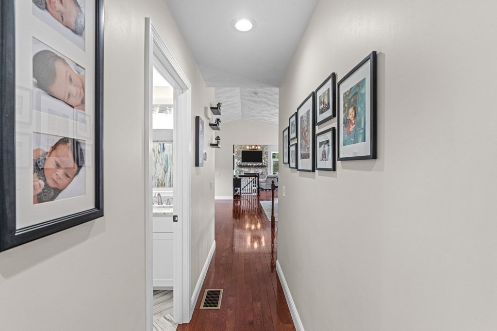 44 Reynolds Road Glocester, RI 02814 - Photo 19 of 42