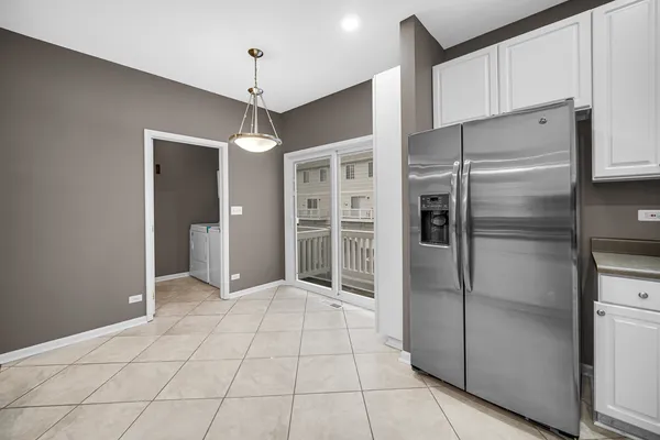 $2,690 | 3473 Ravinia Circle, Aurora, IL 60504