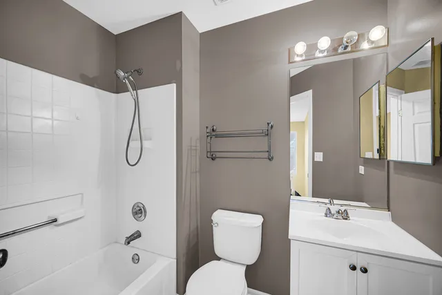 $2,695 | 3473 Ravinia Circle, Aurora, IL 60504