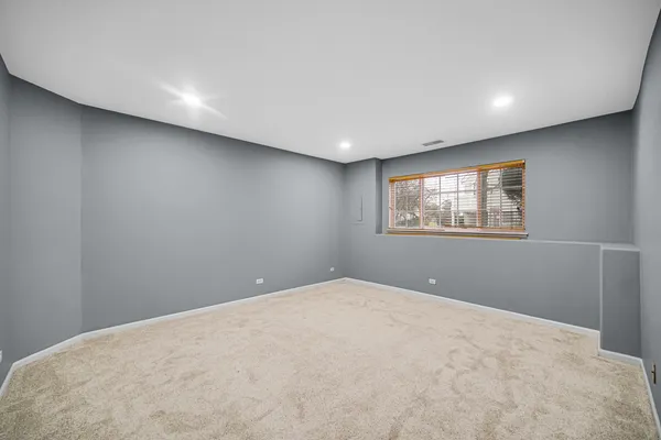 $2,690 | 3473 Ravinia Circle, Aurora, IL 60504