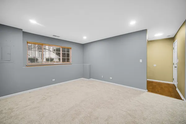 $2,690 | 3473 Ravinia Circle, Aurora, IL 60504