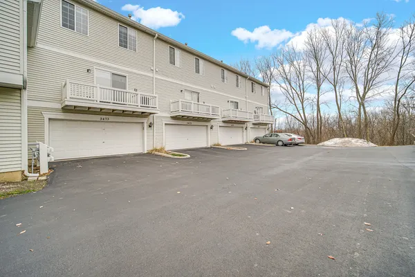 $2,690 | 3473 Ravinia Circle, Aurora, IL 60504