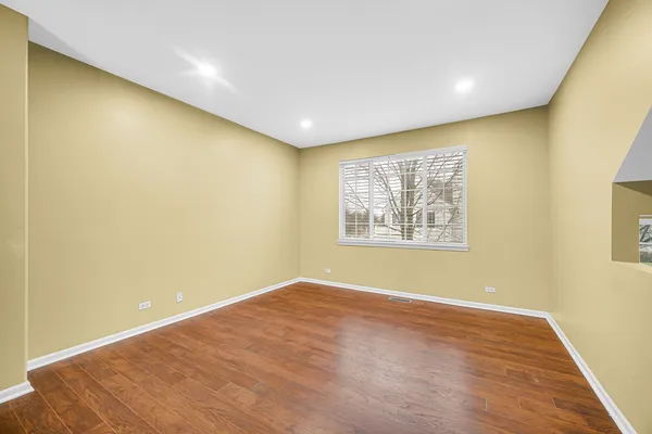 $2,690 | 3473 Ravinia Circle, Aurora, IL 60504