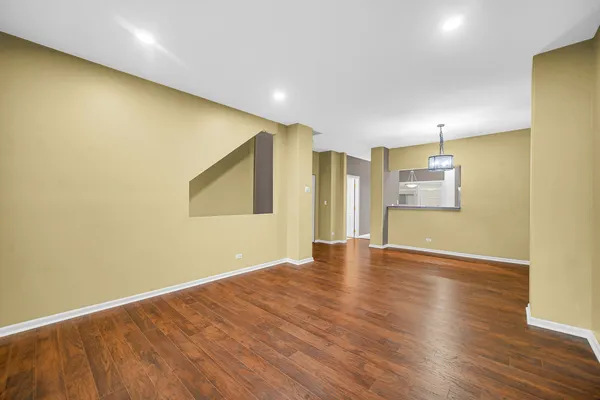 $2,690 | 3473 Ravinia Circle, Aurora, IL 60504