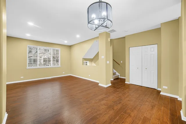 $2,695 | 3473 Ravinia Circle, Aurora, IL 60504