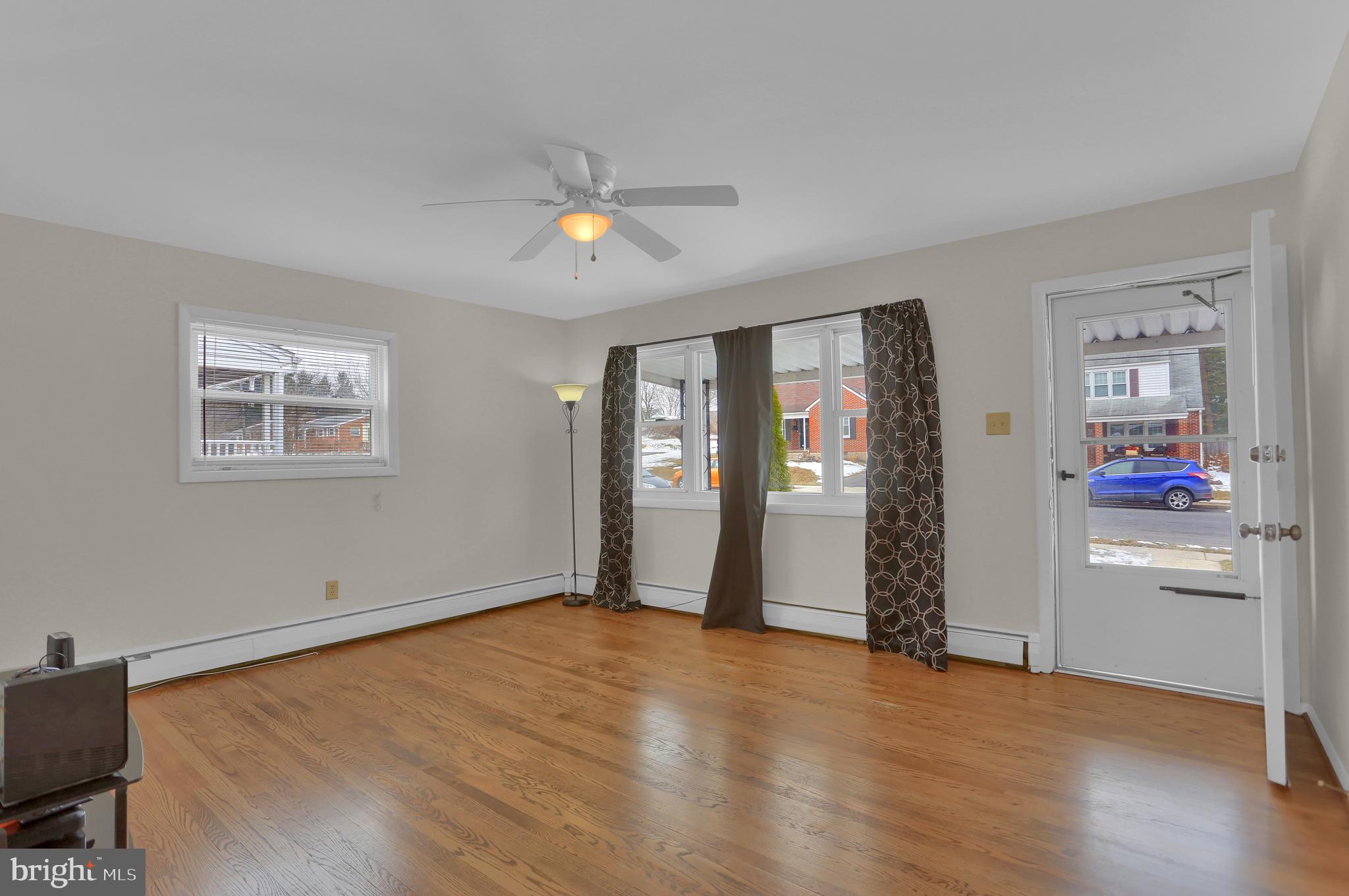 336 Devonshire Road Hagerstown, MD 21740 - Photo 3 of 32 Plenty of natural light
