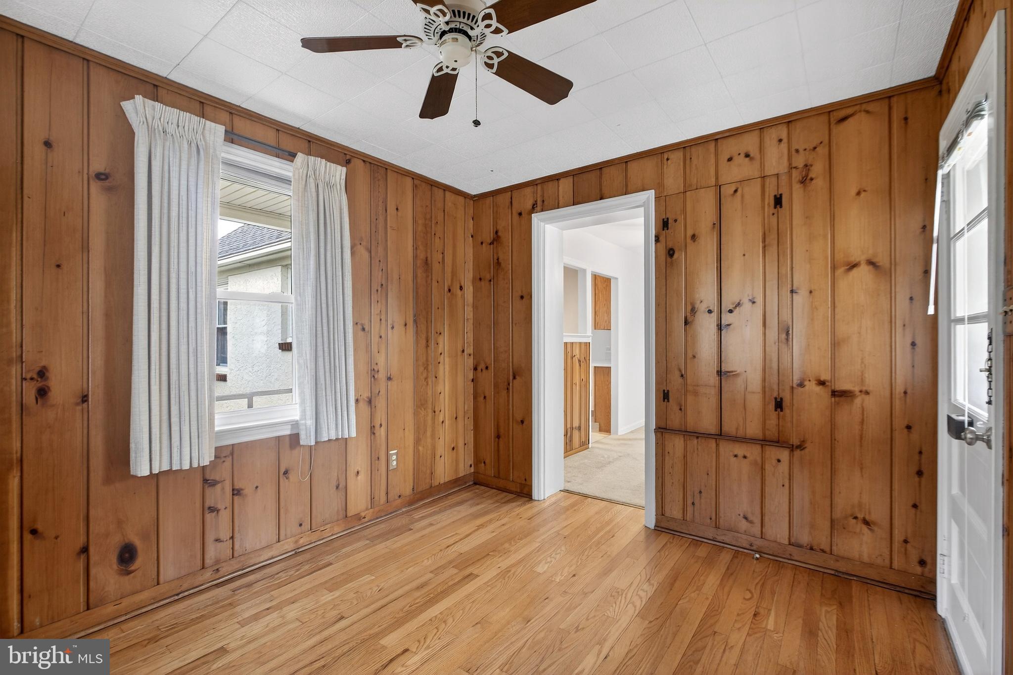 821 Kenyon Lane Newark, DE 19711 - Photo 22 of 50 a view of a hallway with wooden floor and closet area