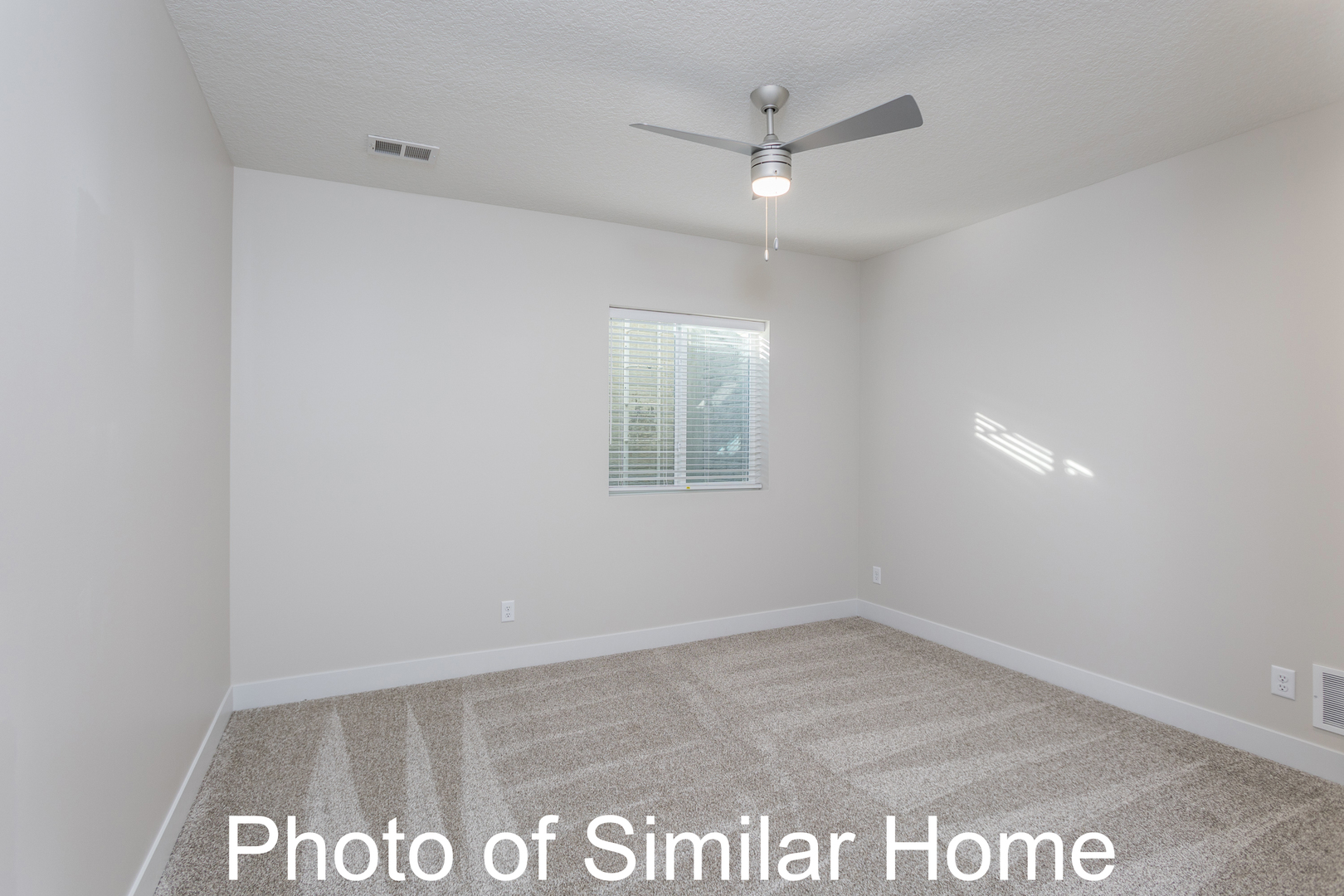 449 North 2nd Street Eldridge, IA 52748 - Photo 25 of 30 an empty room with a window
