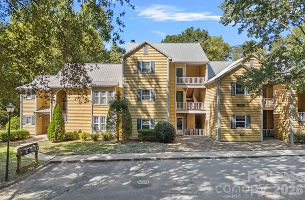 $1,700 | 3302 Selwyn Farms Lane, Unit 9, Charlotte, NC 28209