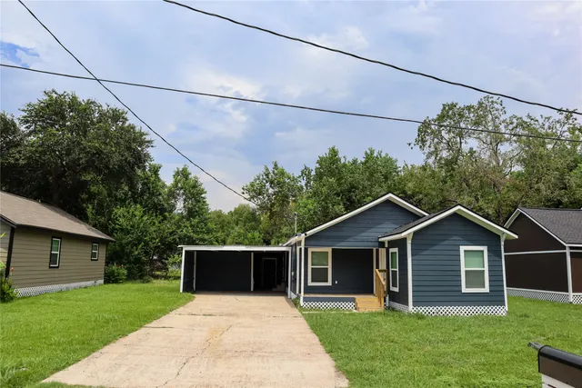 front view of house with a yard