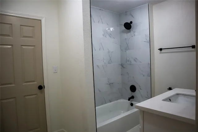 $1,600 | 621 North Street, Crosby, TX 77532