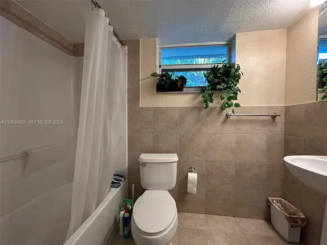 $1,950 | 8950 Southwest 69th Court, Unit 215, Pinecrest, FL 33156