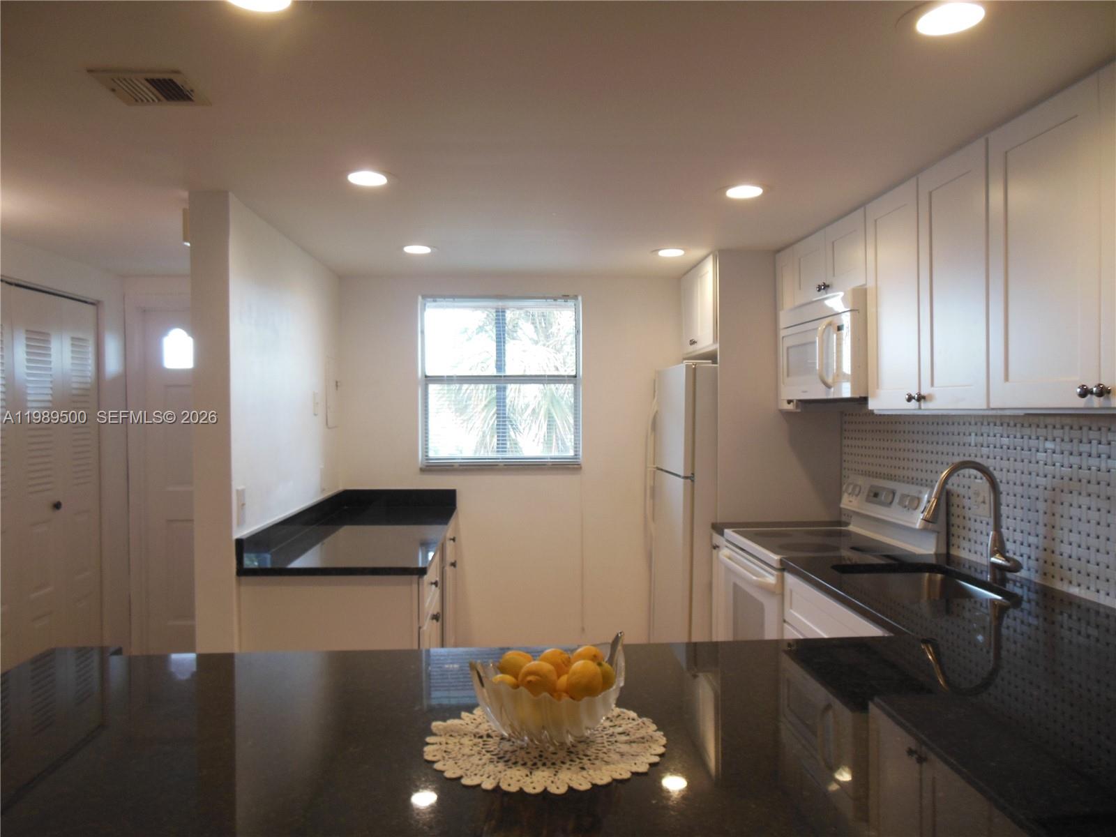 10110 Boca Entrada Boulevard, Unit 402 Boca Raton, FL 33428 - Photo 5 of 29