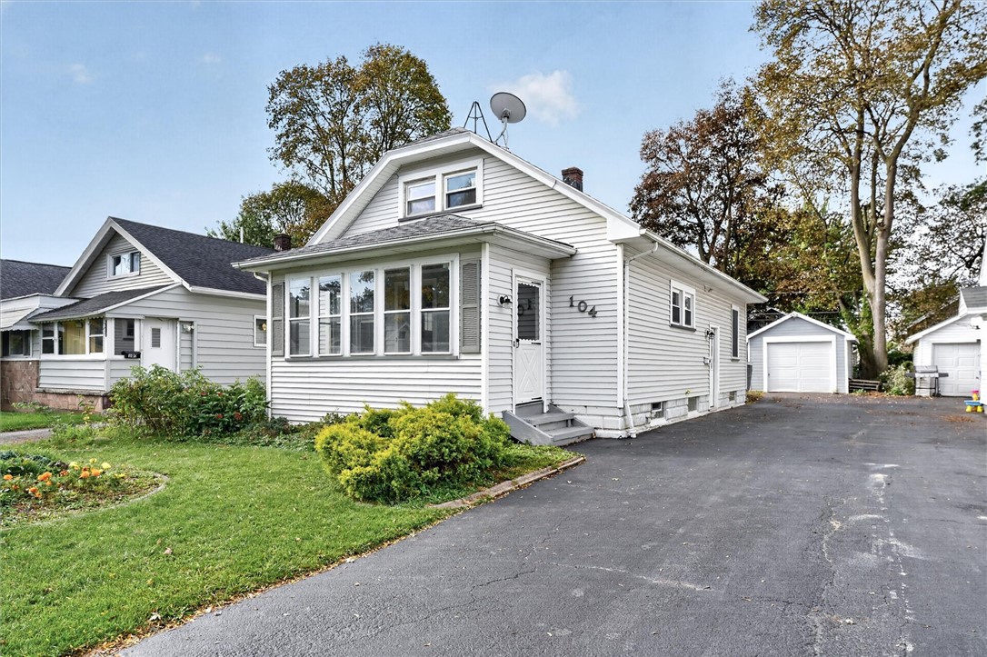 104 Castleford Road Greece, NY 14616 - Photo 2 of 27 Gallery Image 2