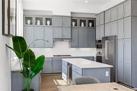 $674,900 | 215 Carroll Street, Fort Worth, TX 76107