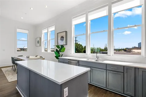 $674,900 | 215 Carroll Street, Fort Worth, TX 76107