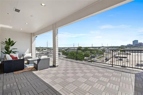 $674,900 | 215 Carroll Street, Fort Worth, TX 76107