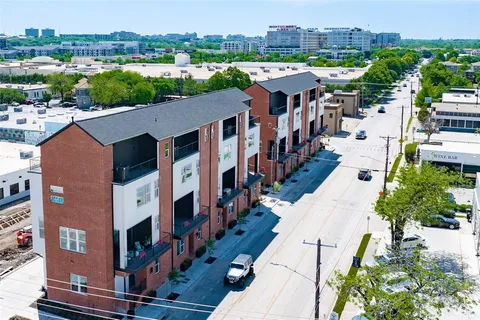 $674,900 | 215 Carroll Street, Fort Worth, TX 76107