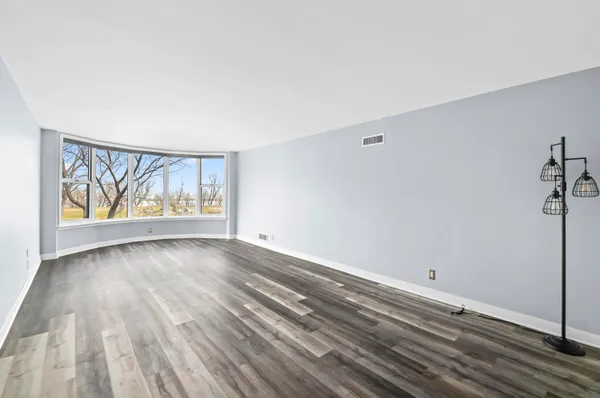 $294,500 | 2525 South Shore Drive, Unit 2D, Milwaukee, WI 53207