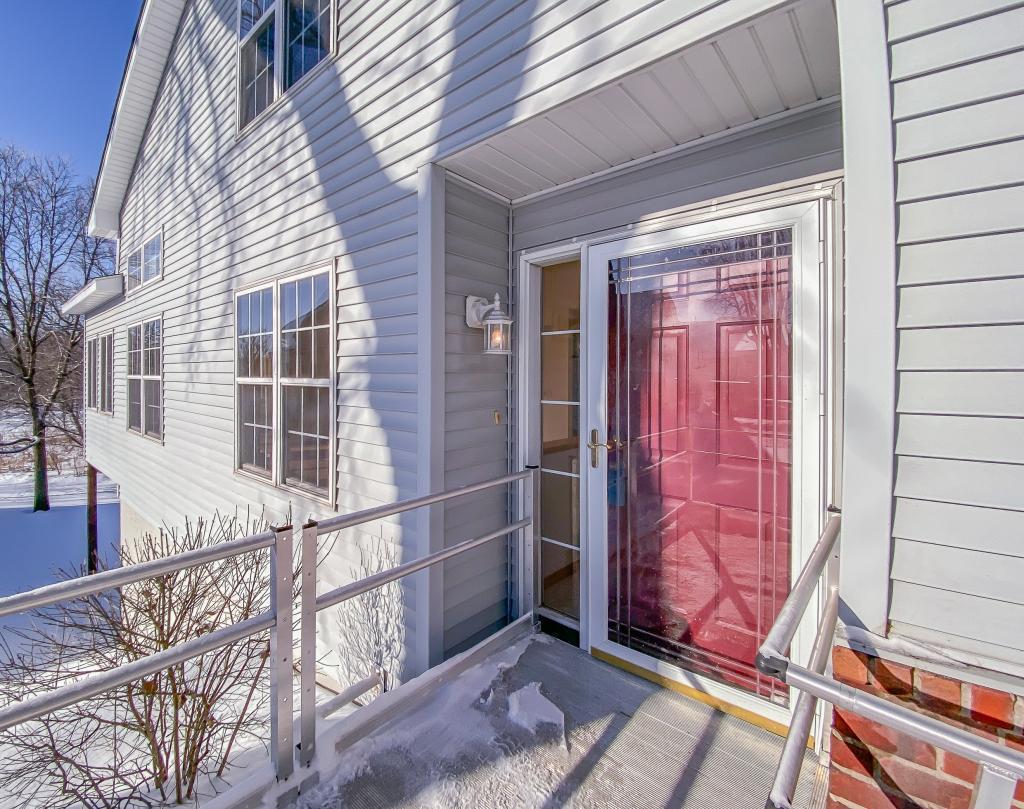 8024 Autumn Ridge Way Chanhassen, MN 55317 - Photo 2 of 34 Gallery Image 2