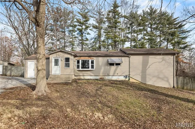 $215,000 | 600 East Center Street, Troy, IL 62294