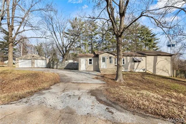 $215,000 | 600 East Center Street, Troy, IL 62294