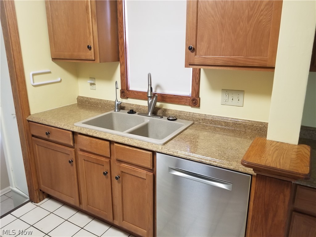 4002 Redfern Road Parma, OH 44134 - Photo 2 of 26 Look at this recently remodeled kitchen - built in water filter at the kitchen sink!
