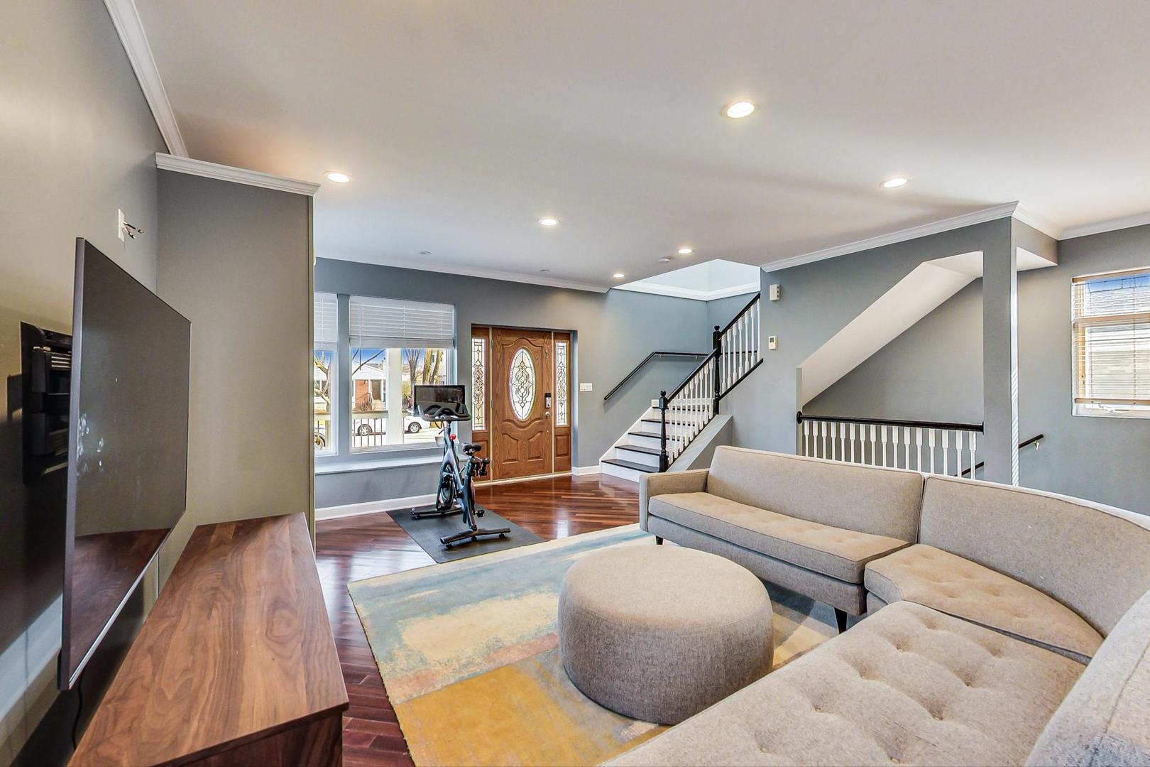 482 Sumac Road Highland Park, IL 60035 - Photo 7 of 29 a living room with furniture and a wooden floor