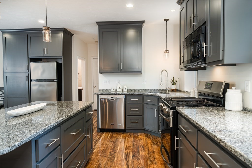 504 Maple Street Franklin, MA 02038 - Photo 6 of 39 Gallery Image 6