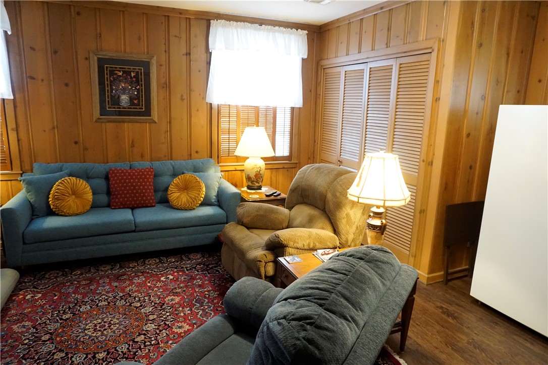 713 Magnolia Drive Waycross, GA 31501 - Photo 11 of 25 Family room view