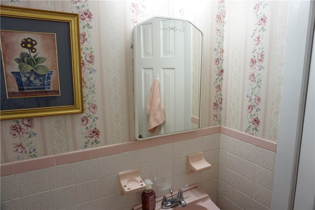 713 Magnolia Drive Waycross, GA 31501 - Photo 12 of 25 Half bath