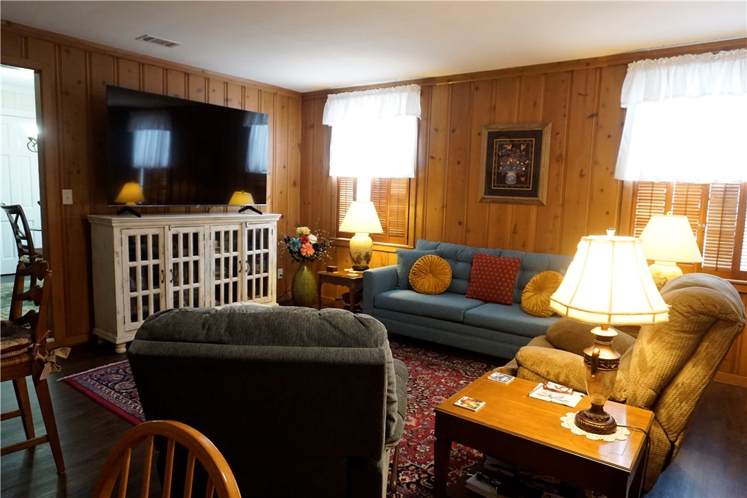 713 Magnolia Drive Waycross, GA 31501 - Photo 8 of 25 Den