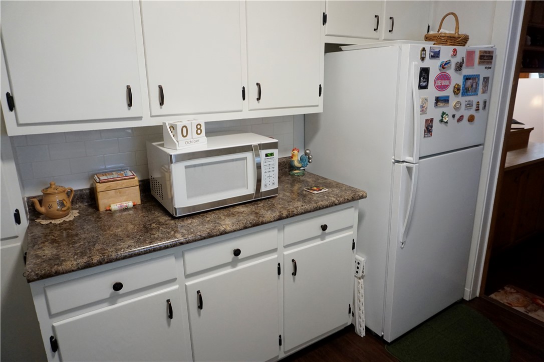 713 Magnolia Drive Waycross, GA 31501 - Photo 10 of 25 Kitchen cabinetry