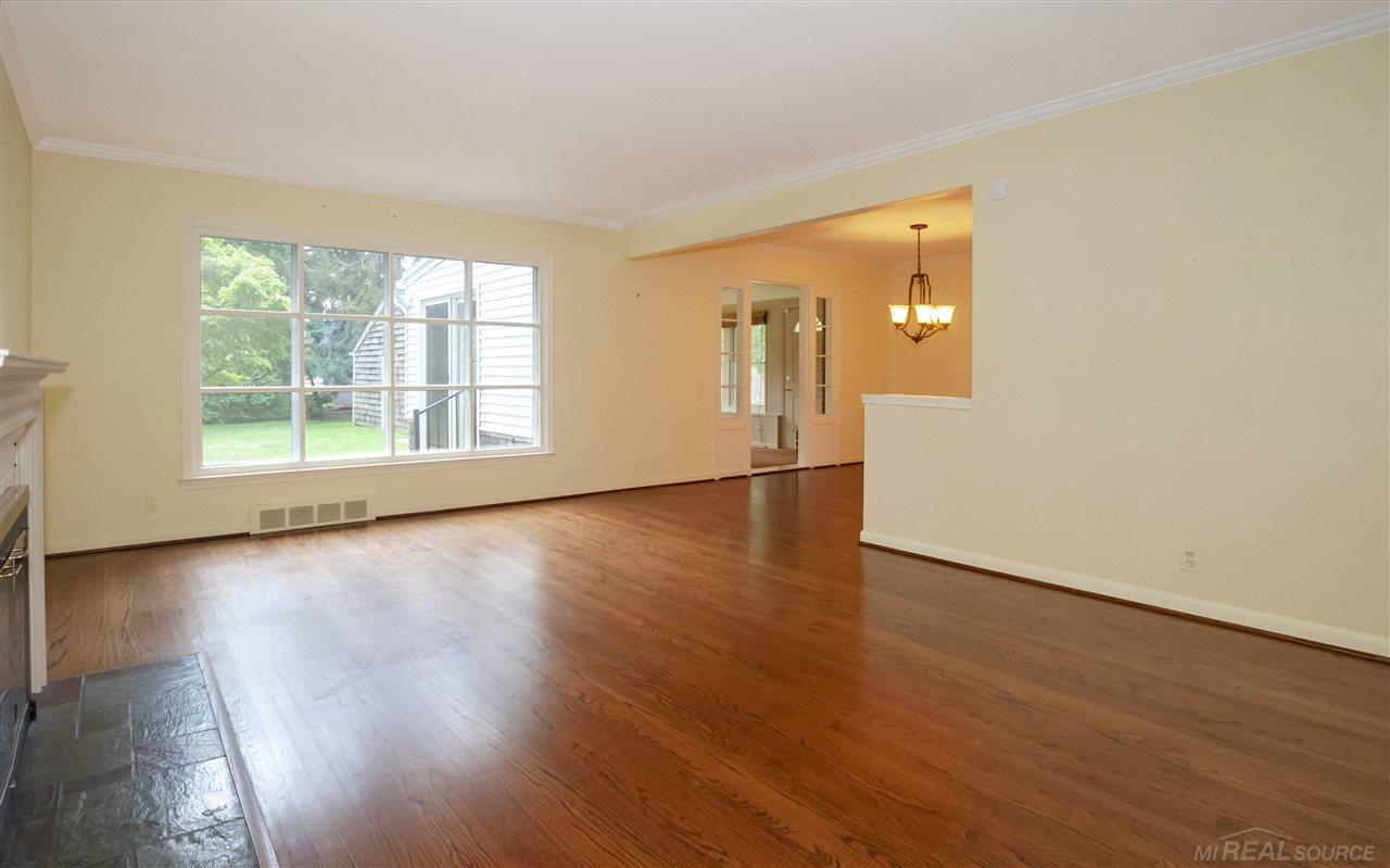 311 Lothrop Road Grosse Pointe, MI 48236 - Photo 7 of 41 50023070-6.JPG