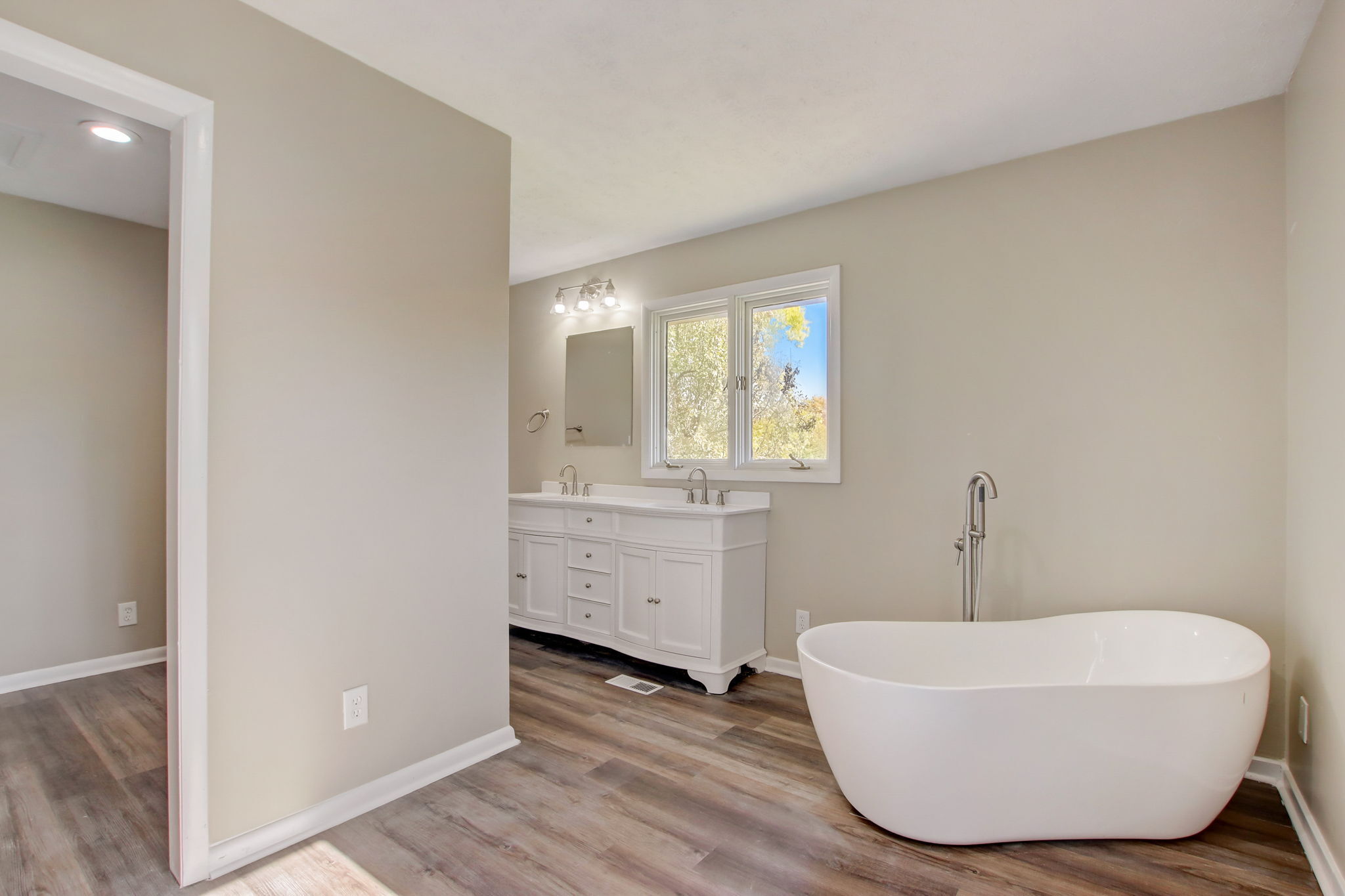 9035 Colgate Street Indianapolis, IN 46268 - Photo 12 of 16