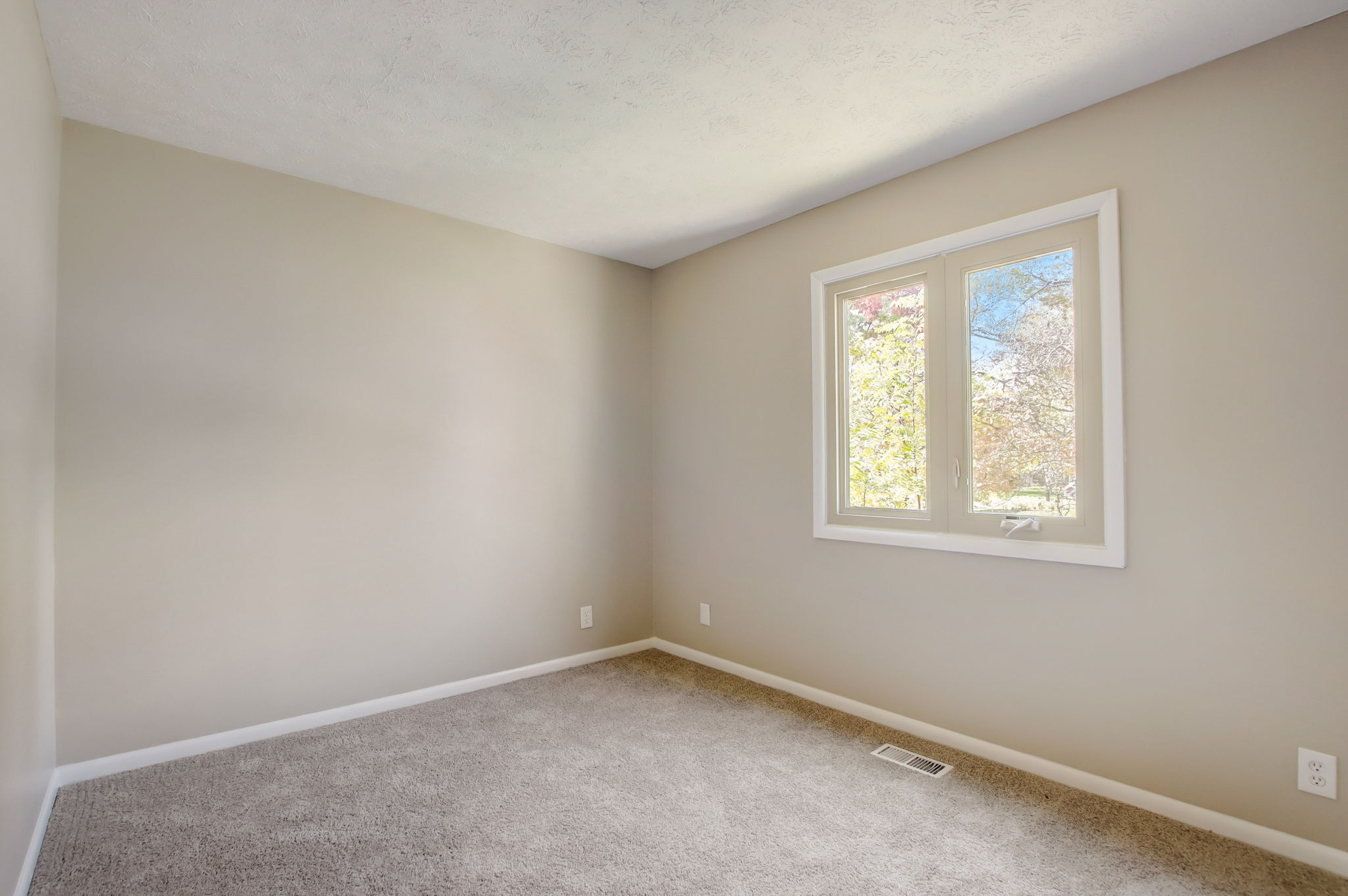 9035 Colgate Street Indianapolis, IN 46268 - Photo 9 of 16