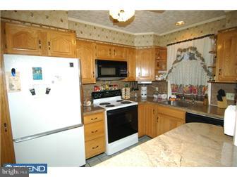 547 R Upland Avenue Reading, PA 19611 - Photo 5 of 12 Kitchen