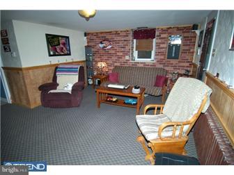 547 R Upland Avenue Reading, PA 19611 - Photo 6 of 12 Family Room