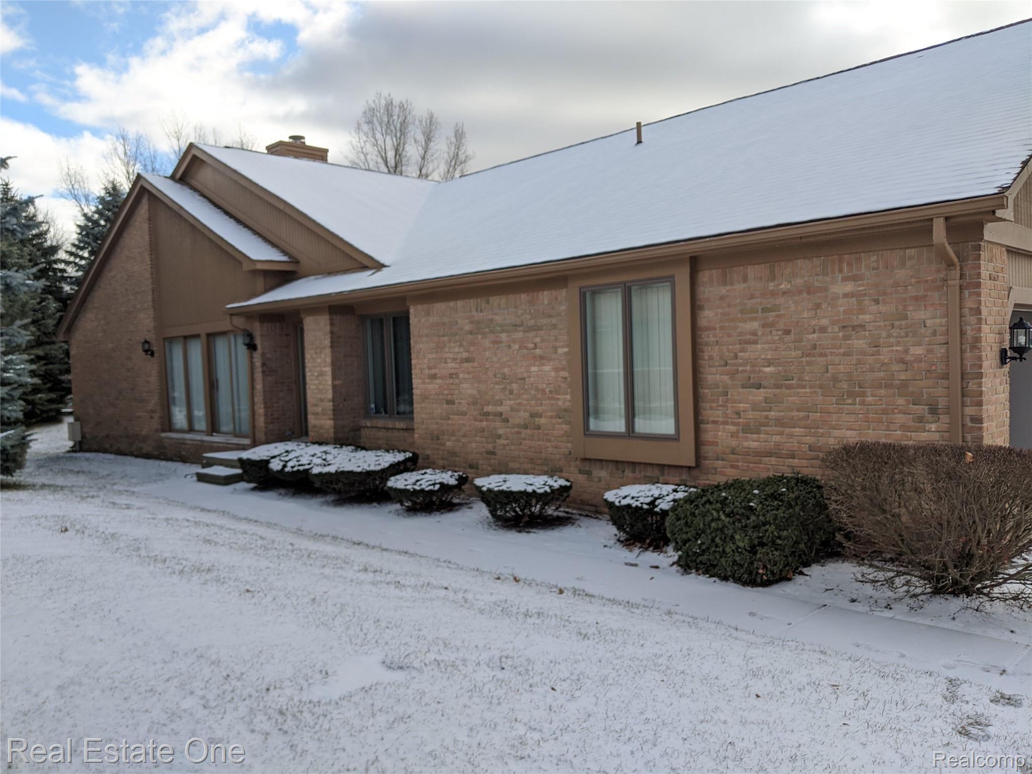 2203 London Bridge Drive Rochester, MI 48307 - Photo 2 of 26 IMG_20200108_121725.jpg