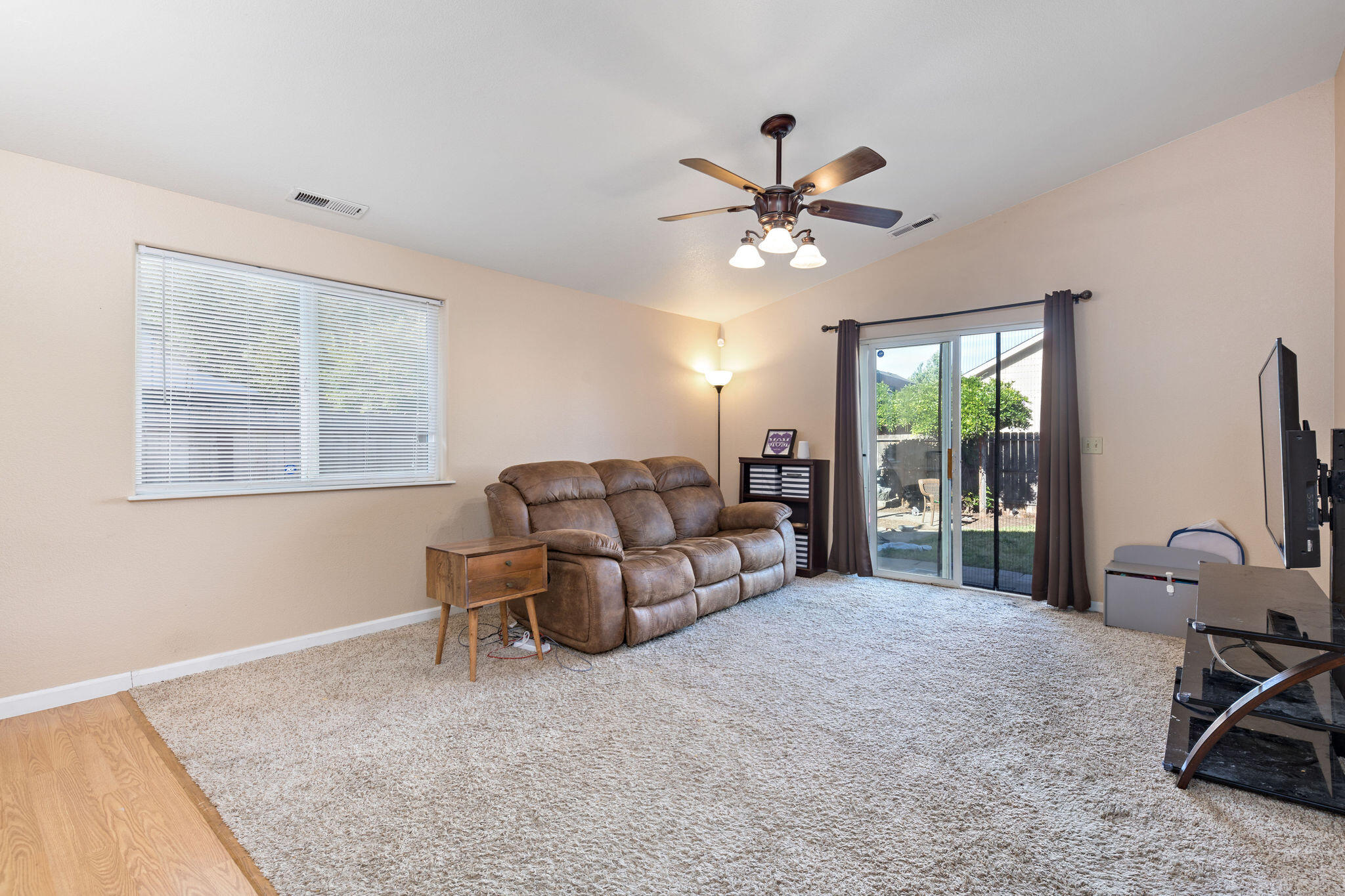 745 Tami Road Grants Pass, OR 97526 - Photo 6 of 31 079A9218