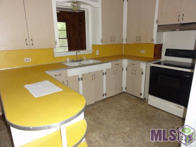 1402 Cross Road Morgan City, LA 70380 - Photo 3 of 11 Kitchen 1