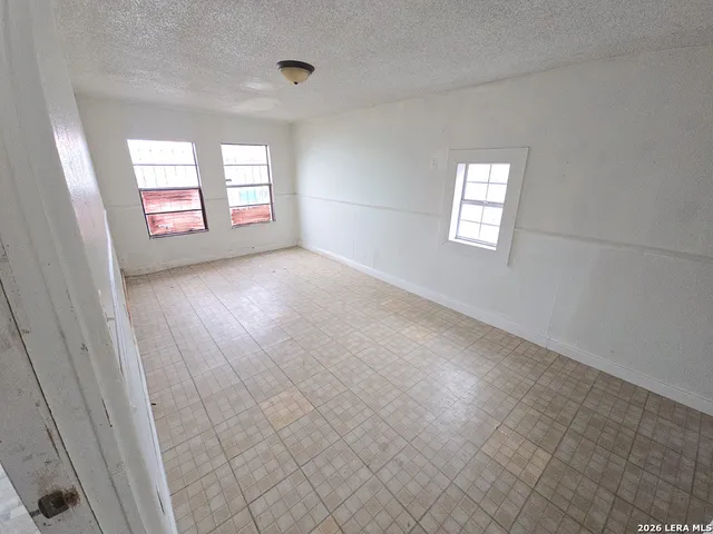 $1,295 | 102 Olga Street, San Antonio, TX 78237