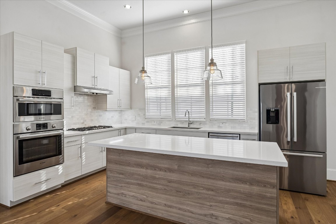 9663 Kings Cross Station Houston, TX 77045 - Photo 2 of 30 a large kitchen with stainless steel appliances granite countertop a sink a stove and a refrigerator