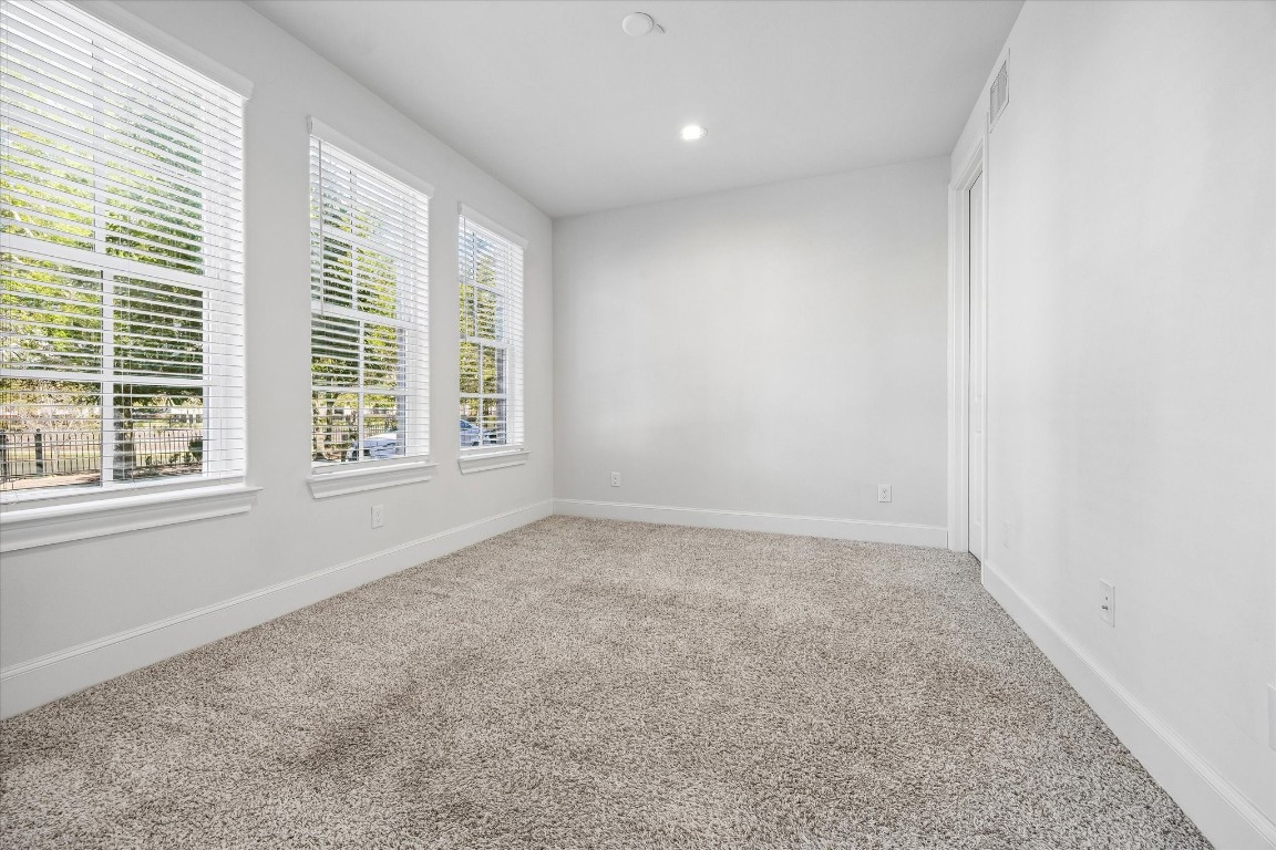 9663 Kings Cross Station Houston, TX 77045 - Photo 21 of 30 an empty room with a window