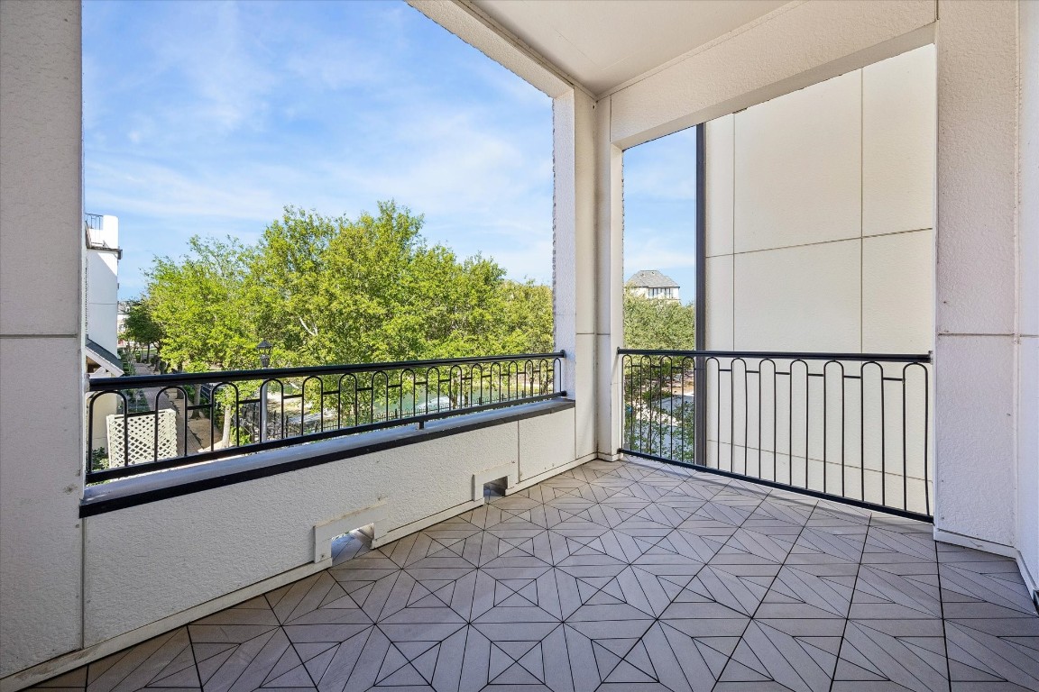 9663 Kings Cross Station Houston, TX 77045 - Photo 9 of 30 a view of a large window with an outdoor space