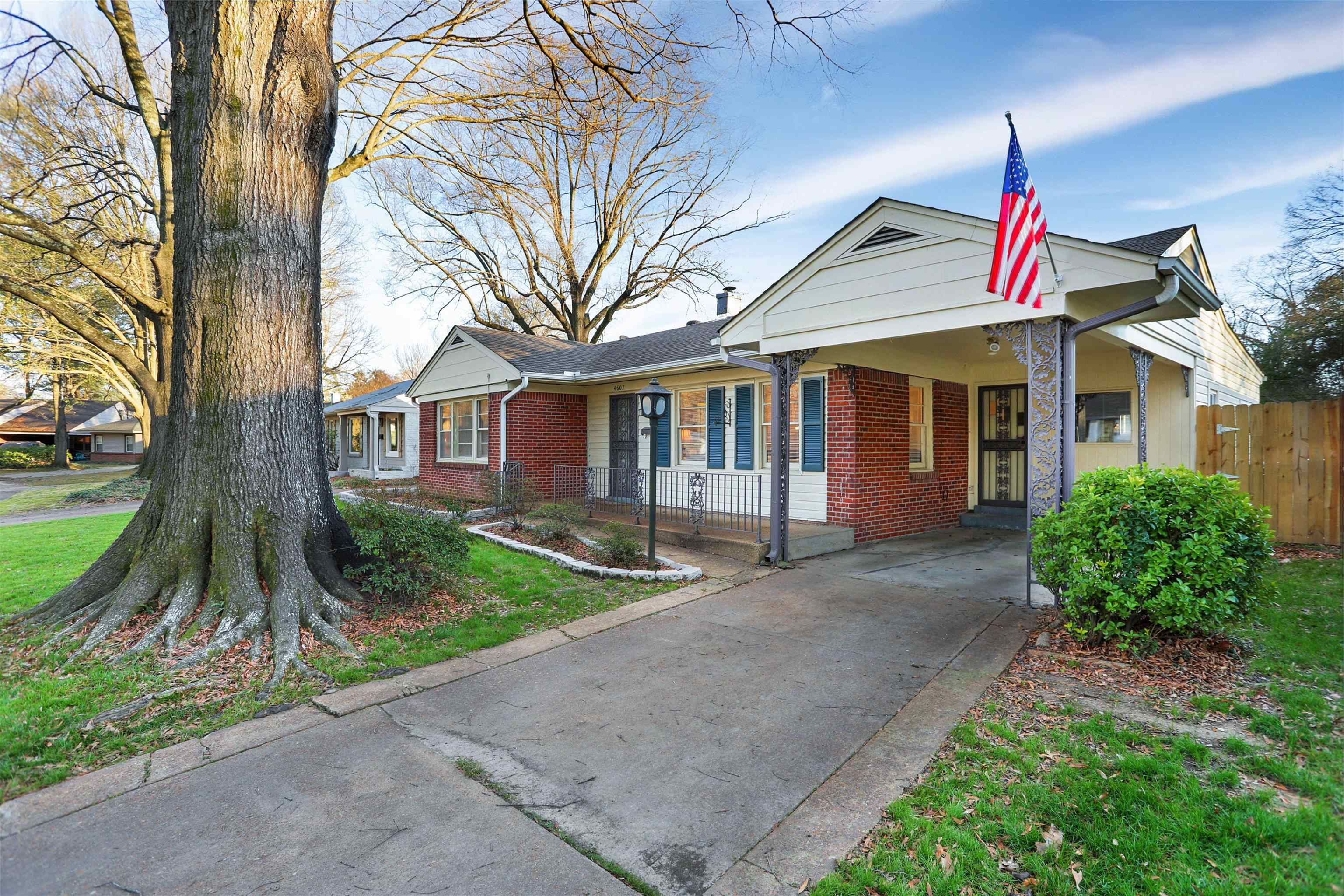 4607 Monaco Road Memphis, TN 38117 - Photo 3 of 25 a front view of a house with porch