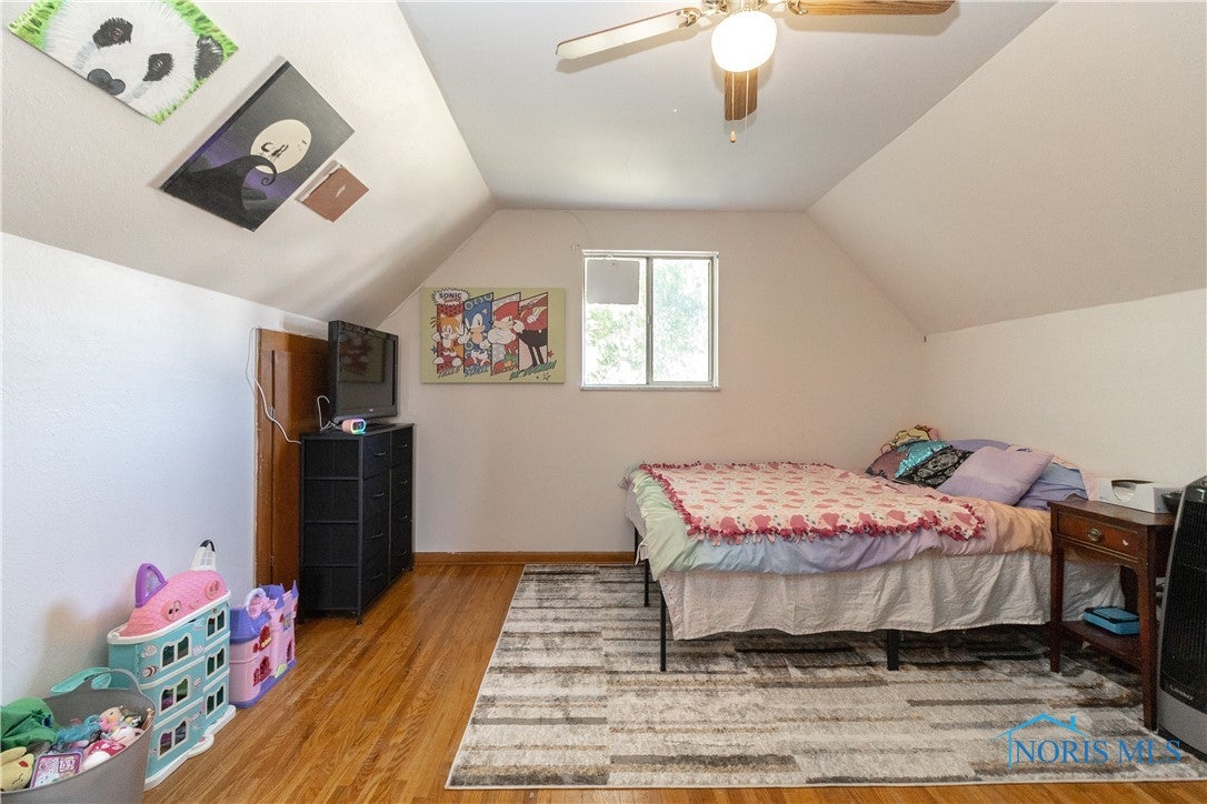 1116 Cresceus Road Oregon, OH 43616 - Photo 23 of 30 Upstairs bedroom 1