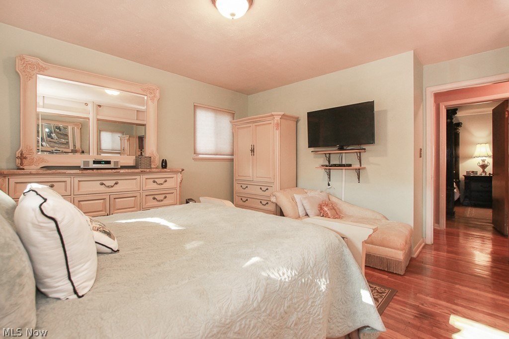 24200 Cedar Road Beachwood, OH 44122 - Photo 9 of 23 1st Level Master Bedroom