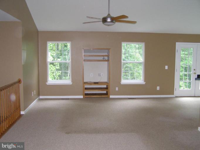 9161 Lothian Road King George, VA 22485 - Photo 12 of 13 Living Room